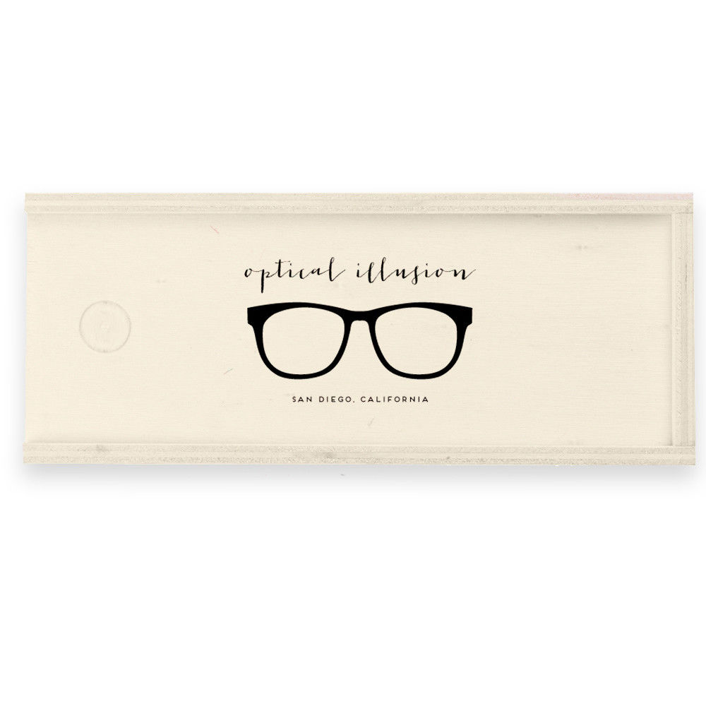 Boîte à lunettes en bois gravée et personnalisée